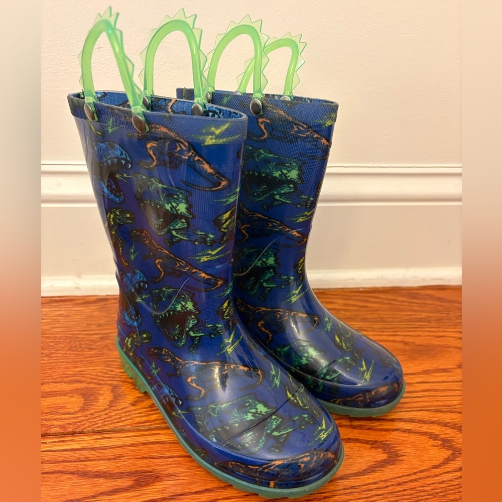 Spring Showers! Western Chief Kids Dinosaur Boots - light up and pull on US12